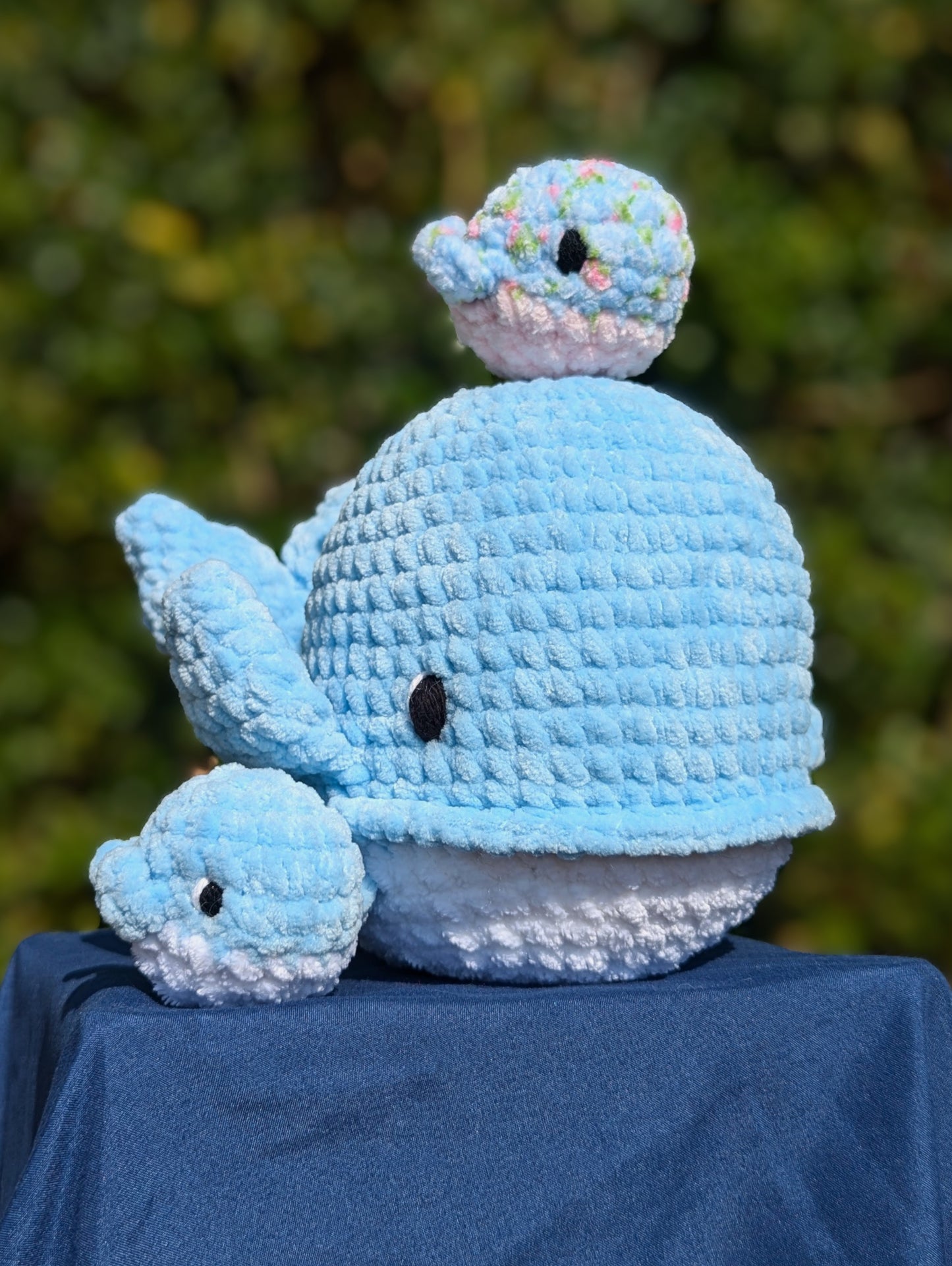 Mama Whale with pouch and 2 Babies